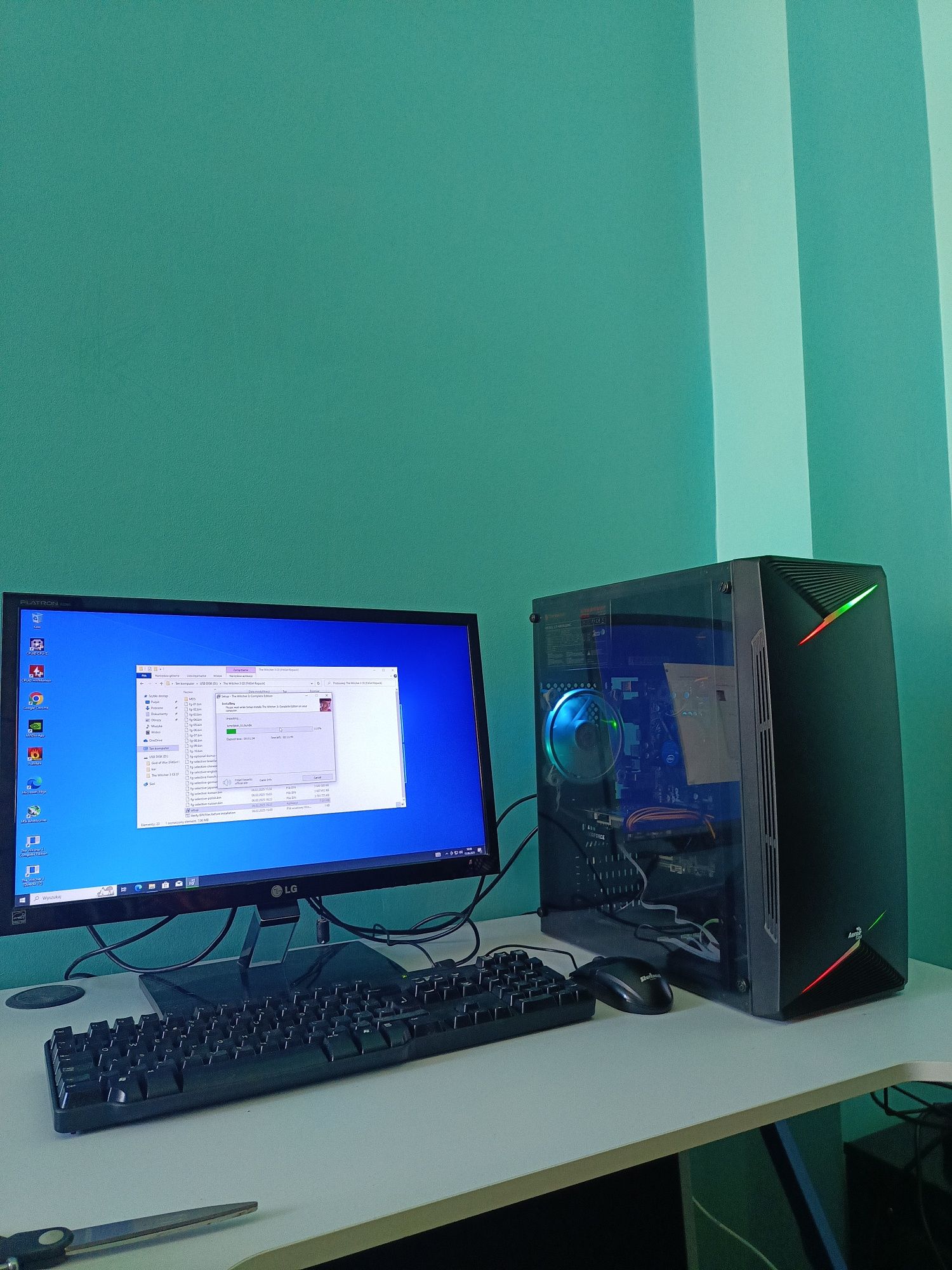 Komputer z Monitorem