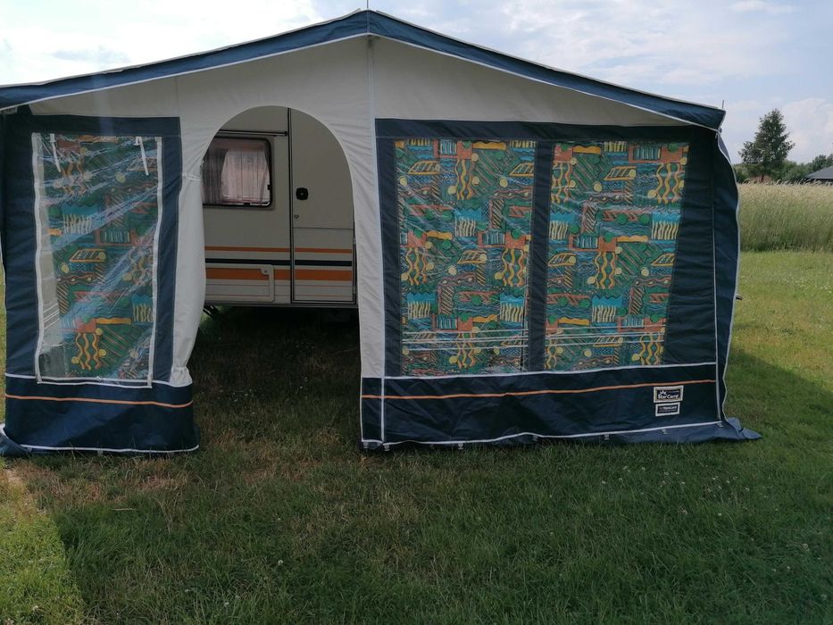 Przedsionek do przyczepy kempingowej pelny caloroczny