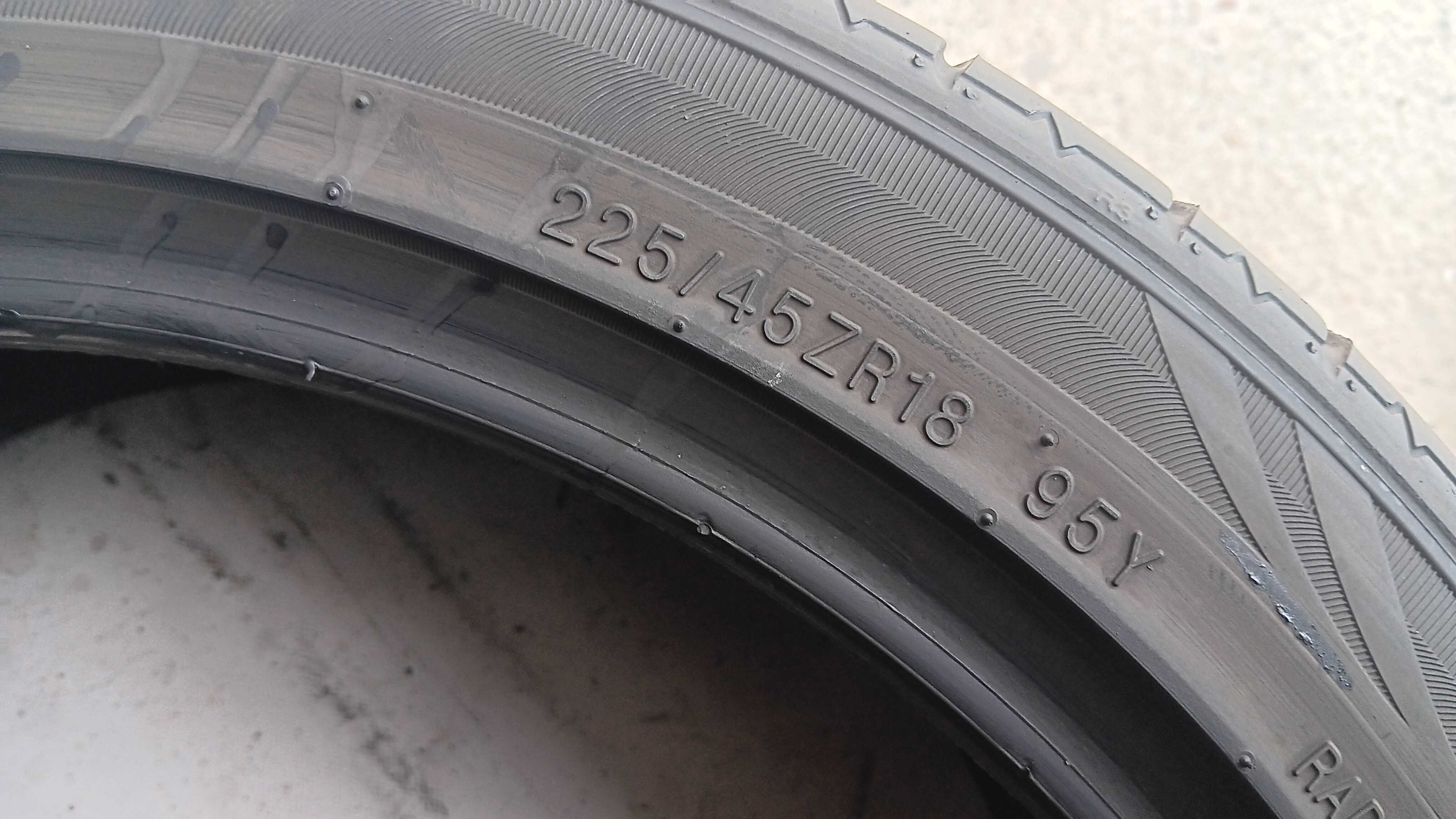 225/45/18 Kumho ecsta