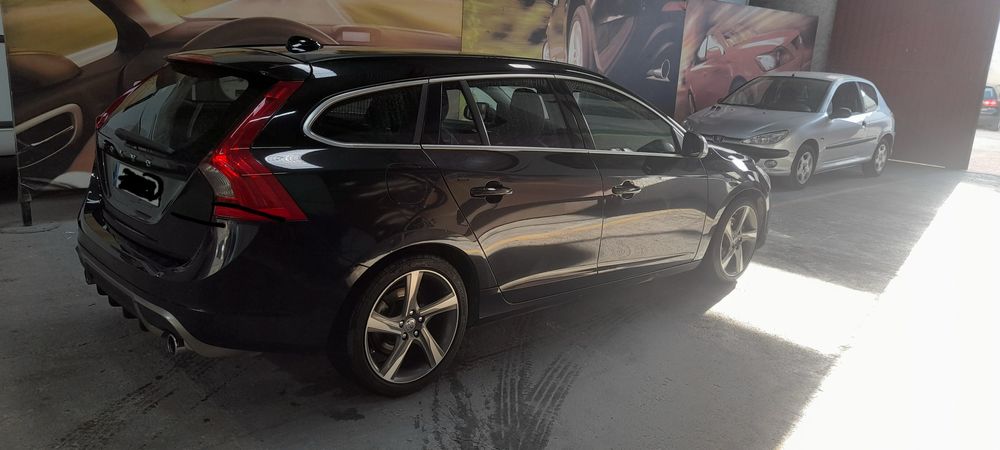 Volvo v60 d3 r-design