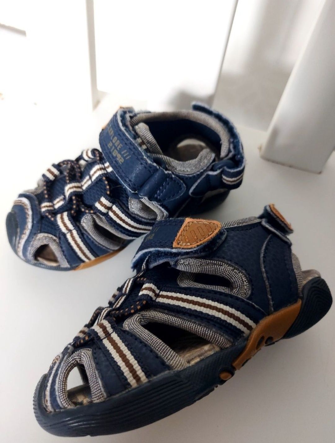 Sandały buty 2w1 antypoślizgowe rozmiar 22 UK5
