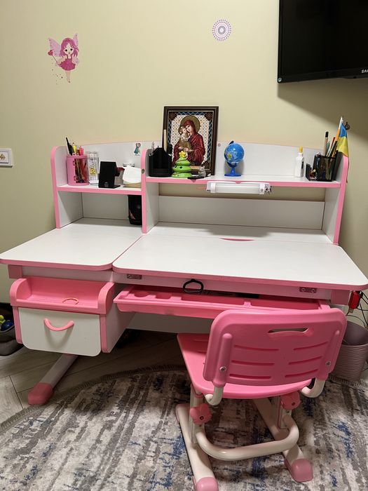 Стіл, парта дитячий