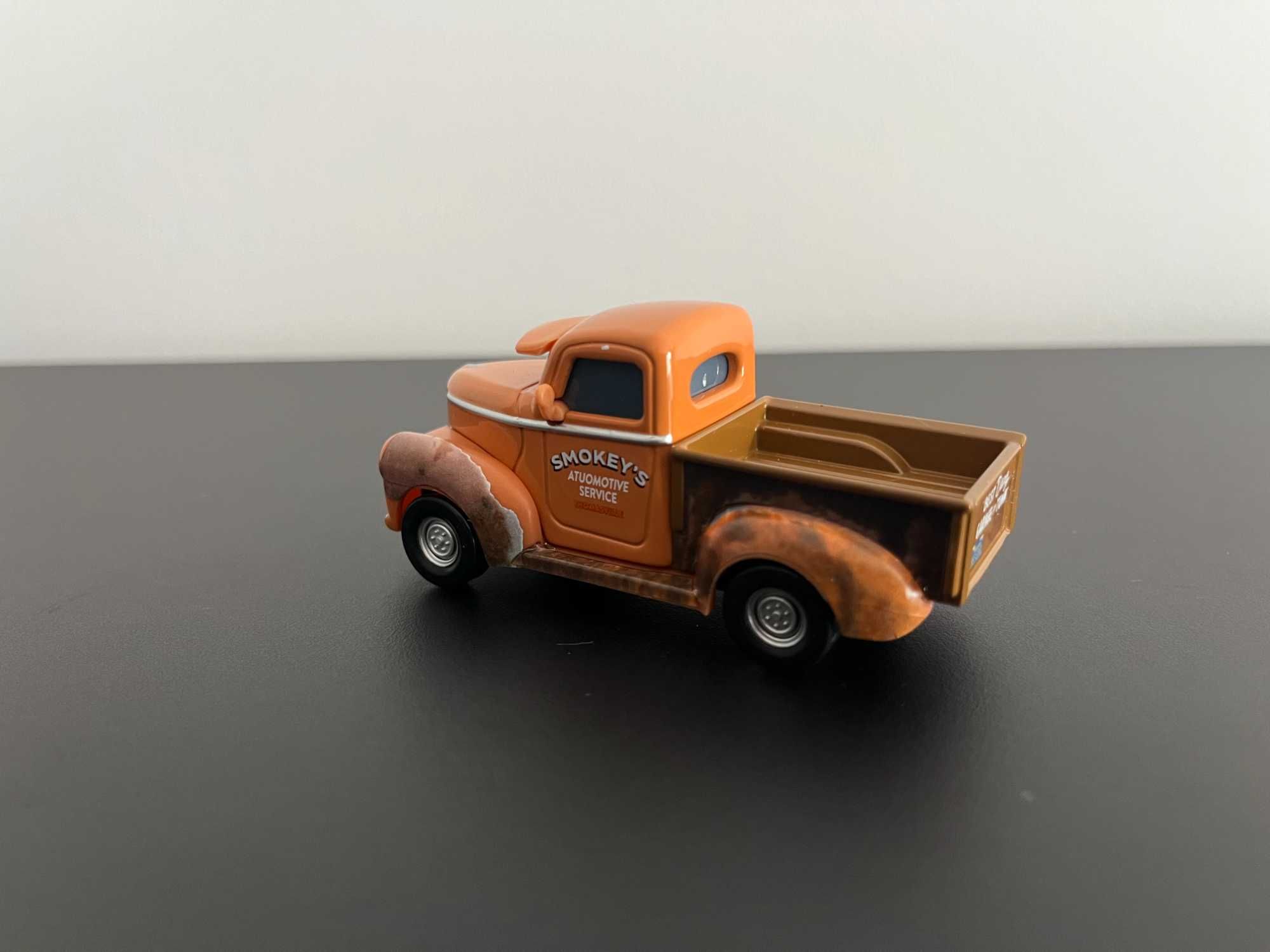 Auto Kazimierz Szpachel (Smokey) z bajki Disney Pixar Cars