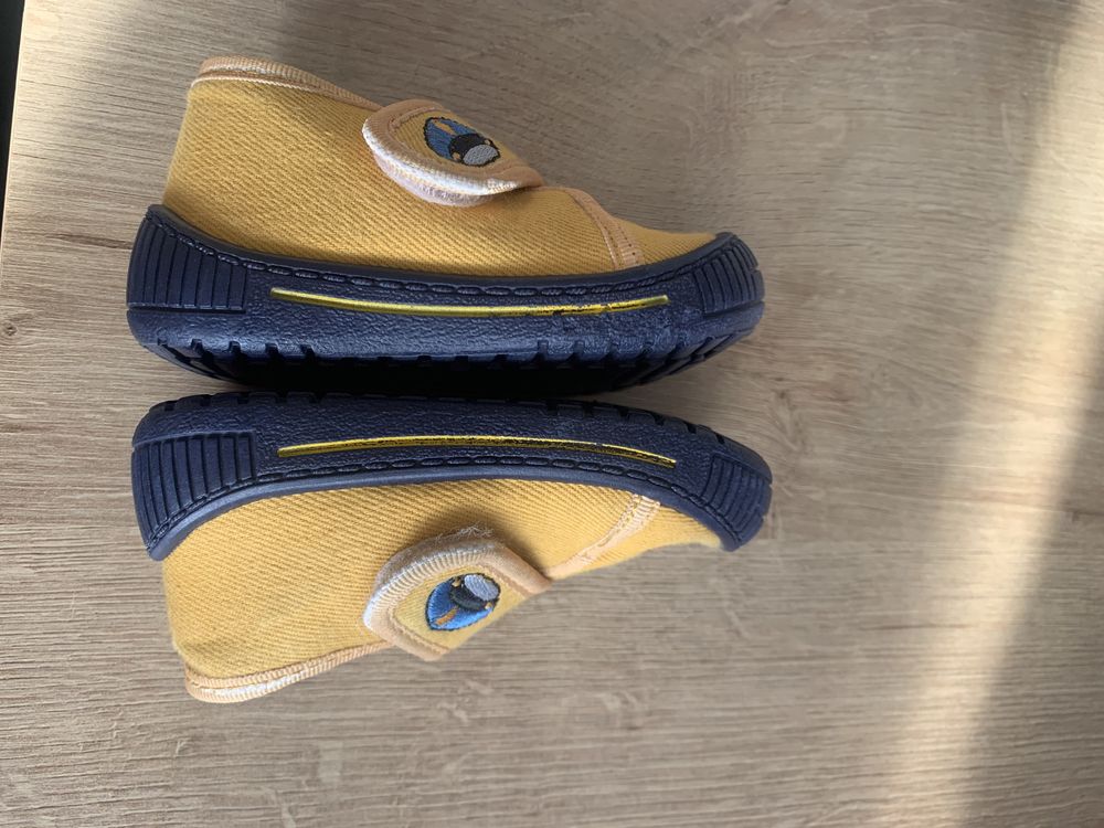 Buty buciki pantofelki do żłobka r. 20