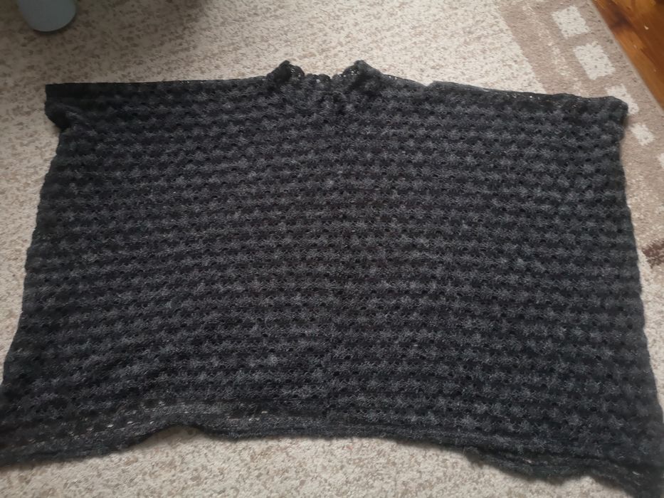 Ponczo szaro czarne ażurowe