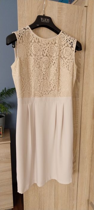 Elegancka sukienka z koronką