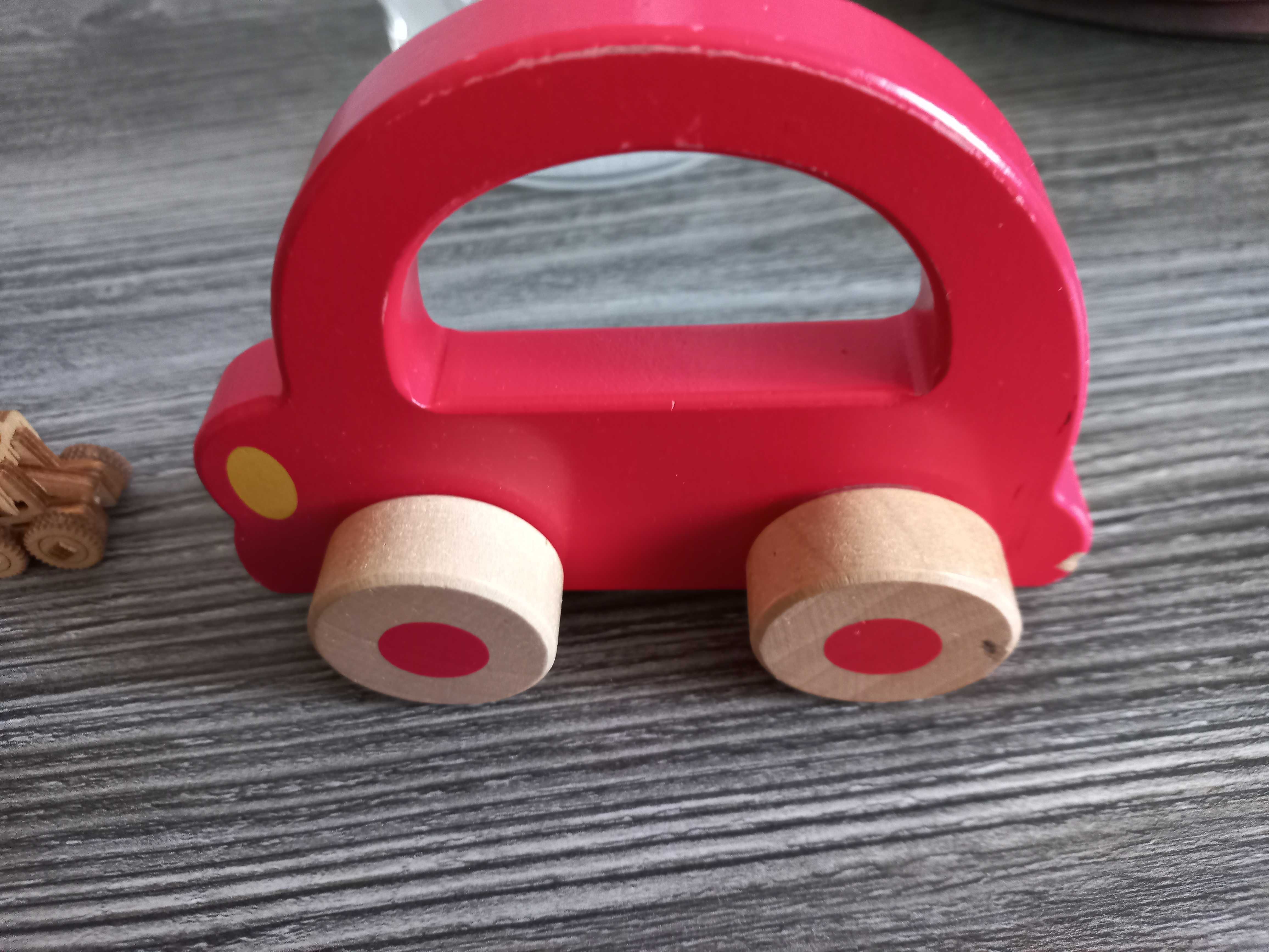 Деревянные игрушки, ксилофон, конструктор.