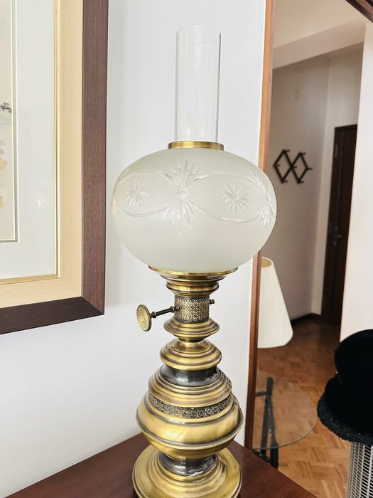 Candeeiro de mesa em latão