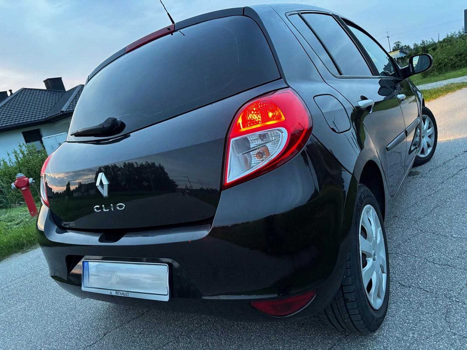 Piękne Renault Clio III lift / 2010r. / opony lato i zima/ Super stan!