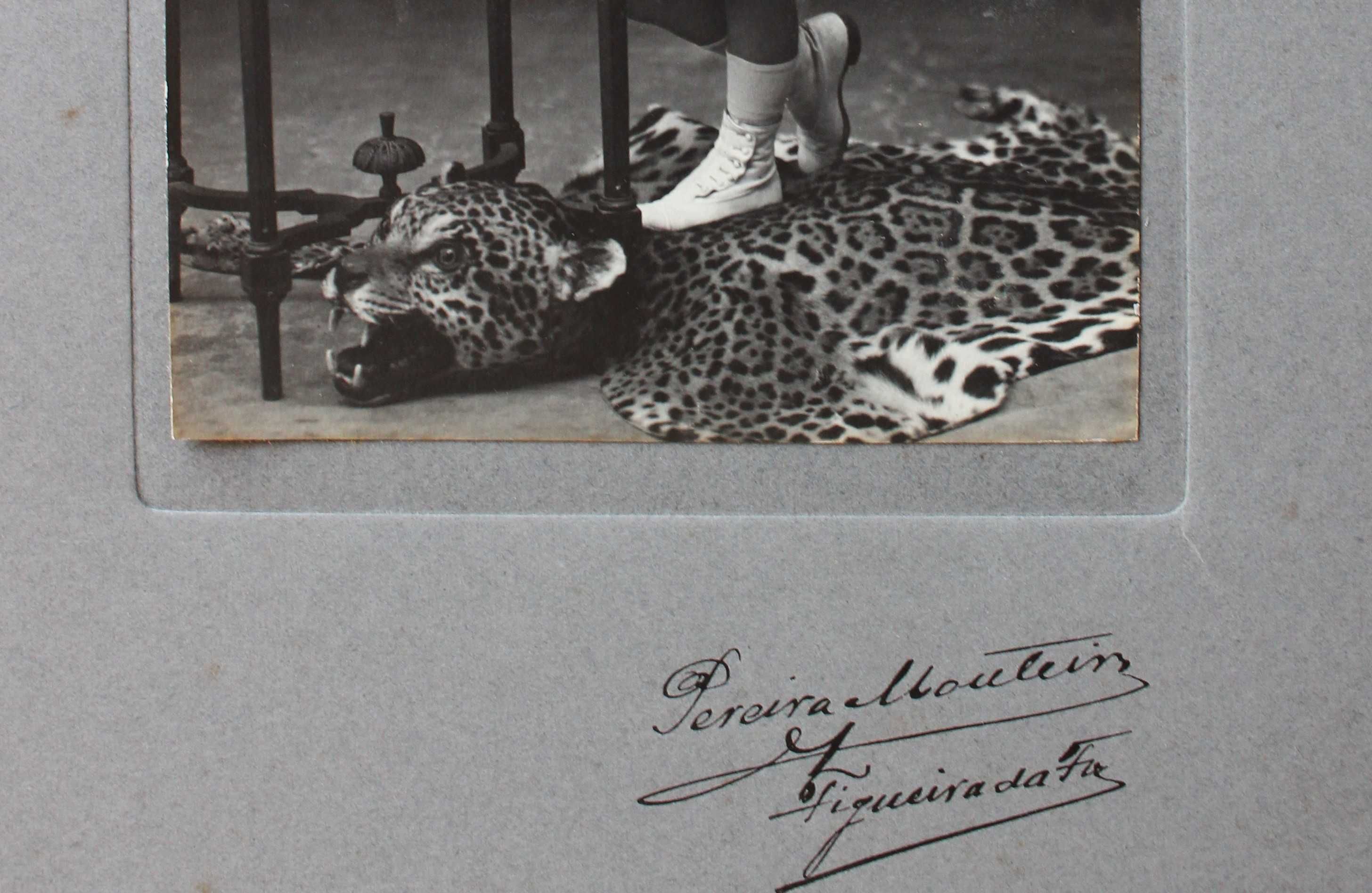Figueira da Foz menina e leopardo 1914 foto Pereira Monteiro assinada