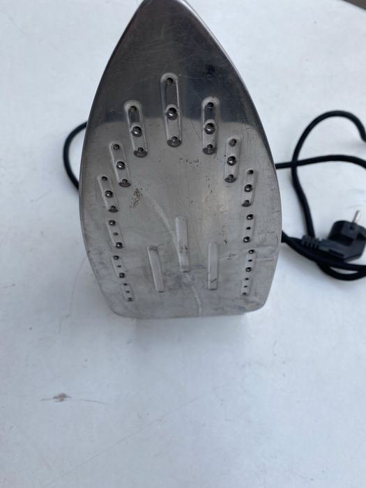 Праска утюг в хорошому стані lervia