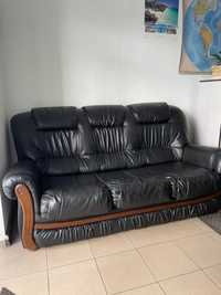 Комплект шкіряних меблів: диван розкладний та два крісла