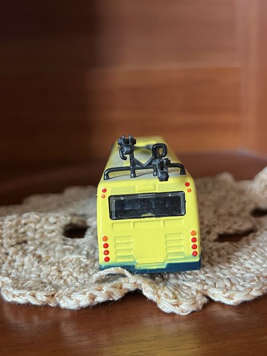 Іграшкова модель тролейбус