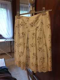 Spódnica z podszewką kremowa plisowana z haftem , pas 40, dług 64