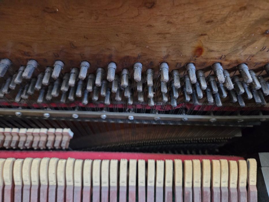 Piano alemão em bom estado