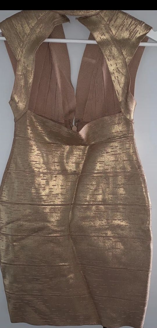 Vestido bandage dourado