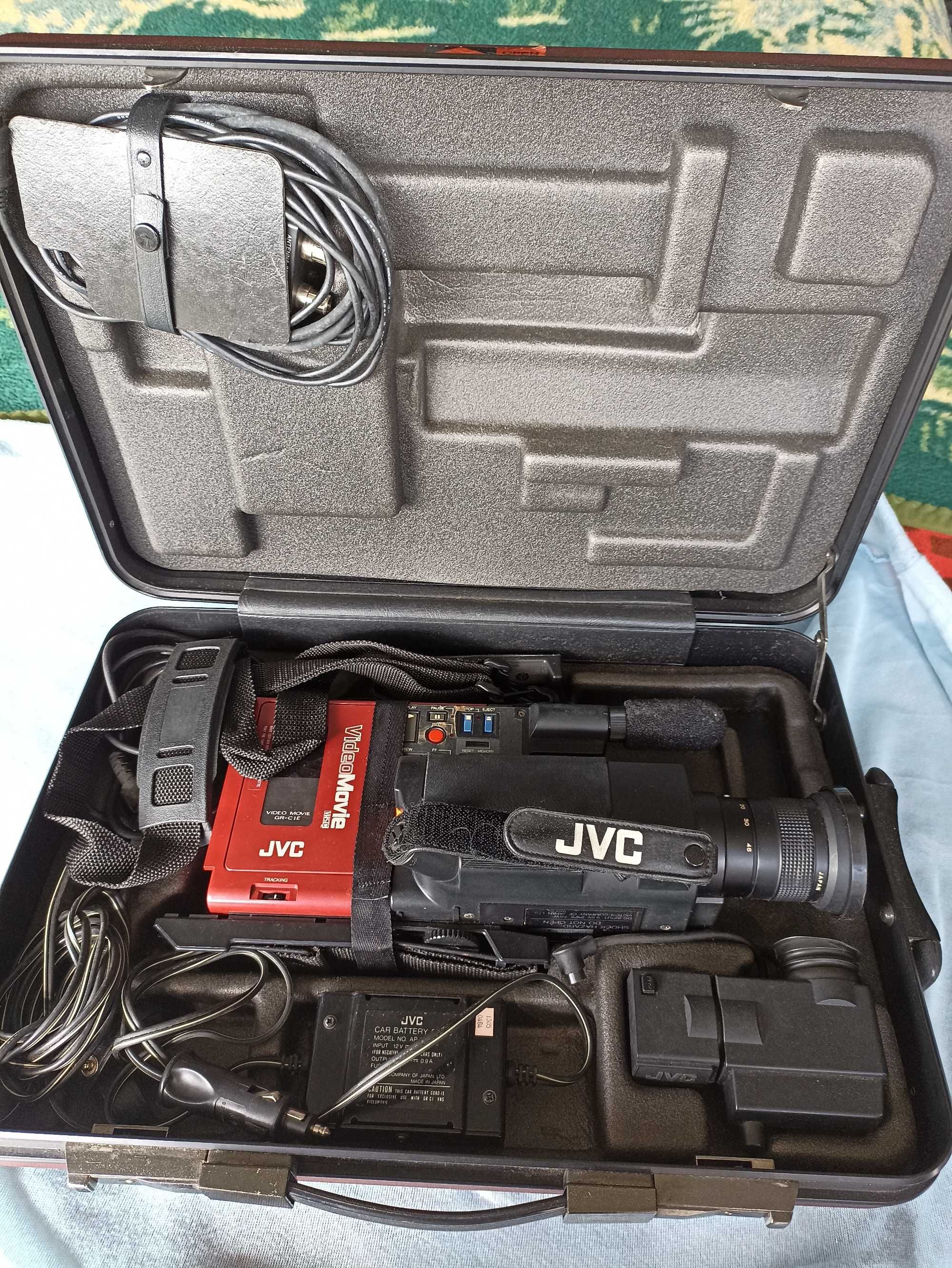 Câmara JVC VHS-C com caixa CB-P1U