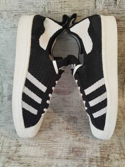 Adidas Superstar 80S Primeknit w kolorze czarnym.
