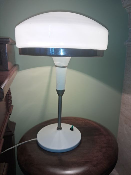 Бакелітова настільна лампа шістдесятих років
