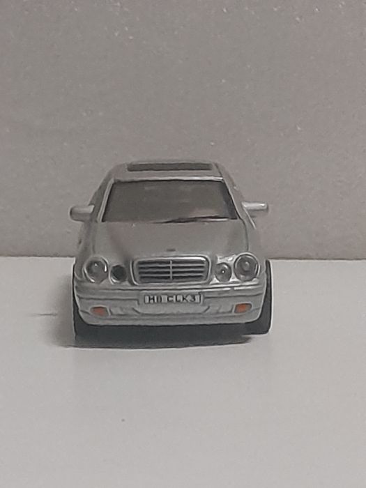Mercedes-benz clk320 coupé escala 1:43