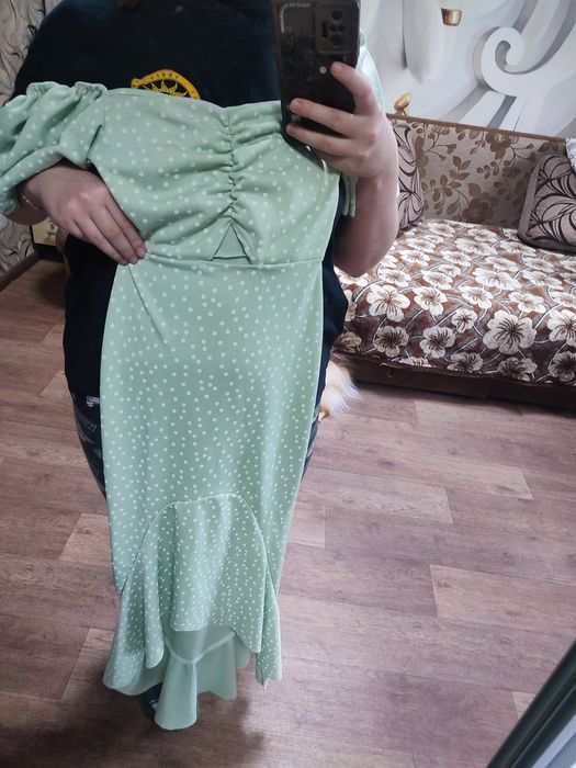 Жіноча сукня , довга заді, коротка спереду. Платье в пол