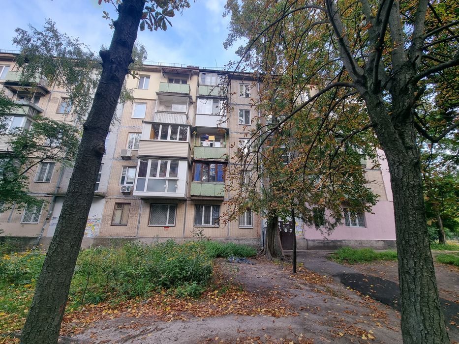 Продам 2 кімнтнатну квартиру вул Щусєва 12 метро Дорогожичі Сирець