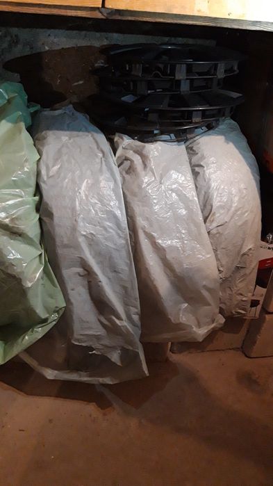 opony zimowe z kołpakami