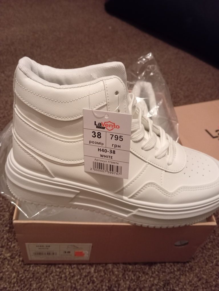 Продам нові білі жіночі кросівки