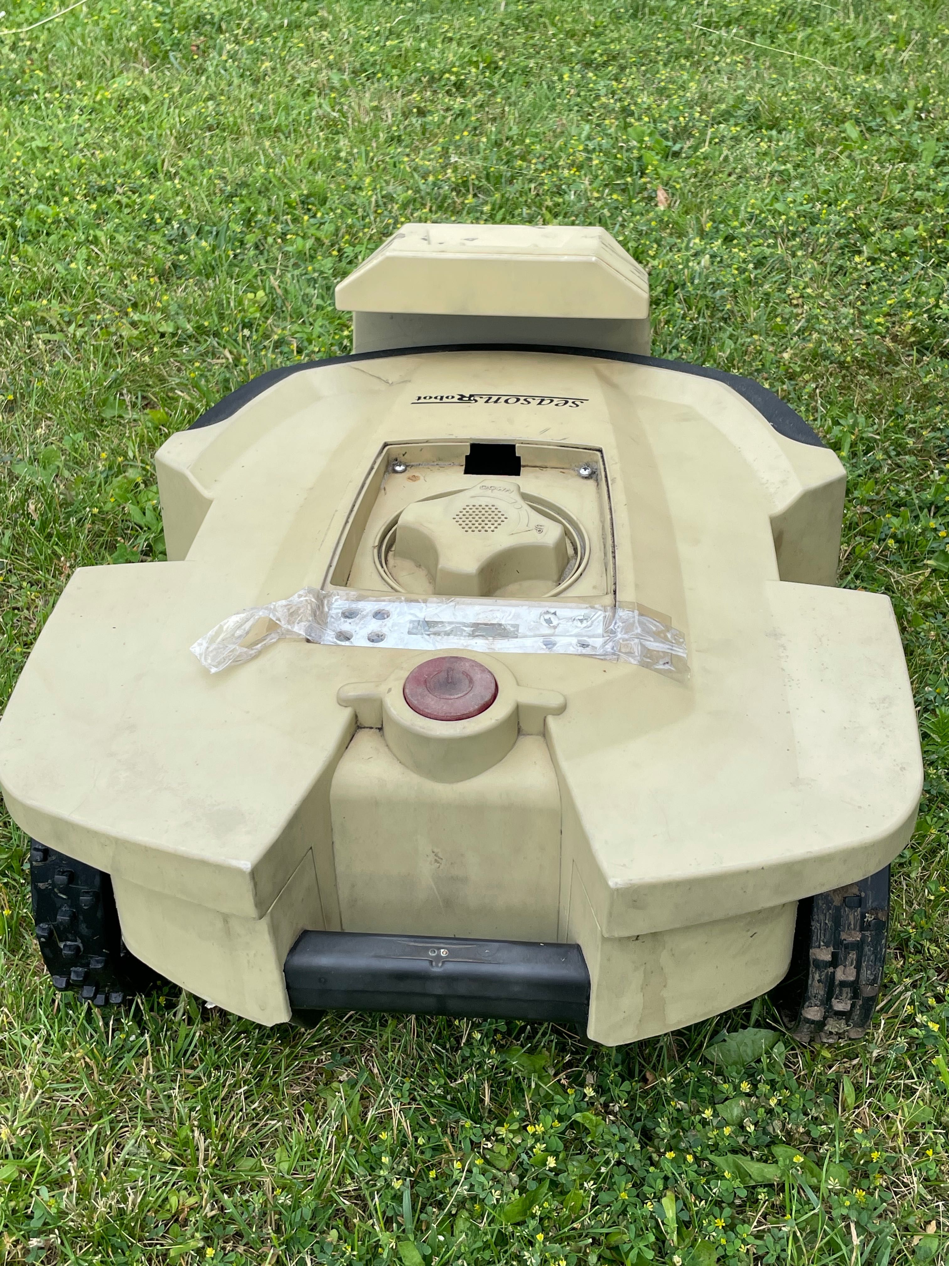 Robot koszący season robot