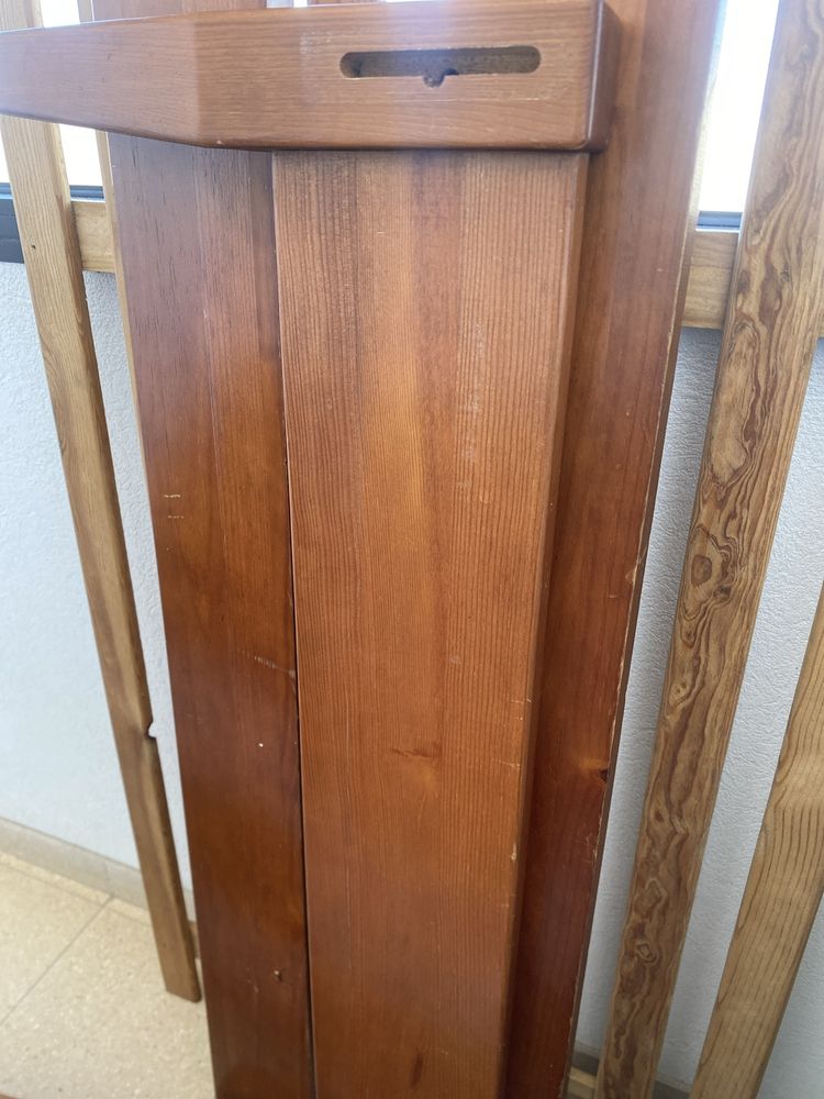 Cama em pinho solteiro  com colchão