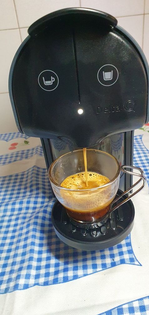 Máquina café Delta Q quick a funcionar bem