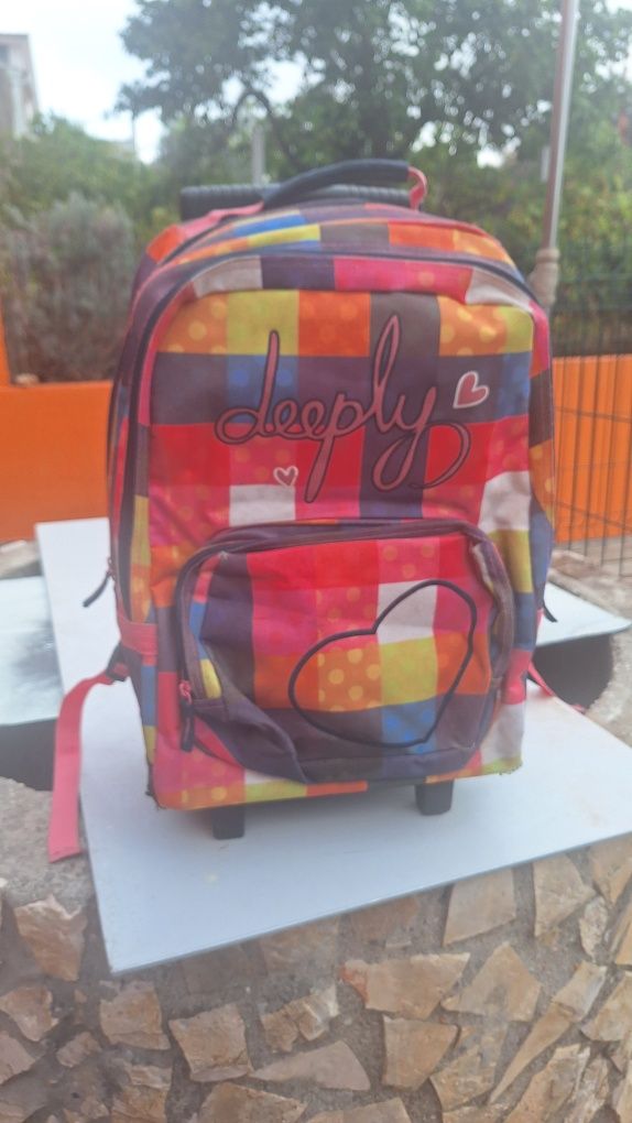 Mochila Deeply em bom estado