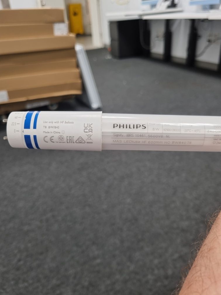 Świetlówki Philips 60cm LED bez usuwania układu zapłonowego lampy