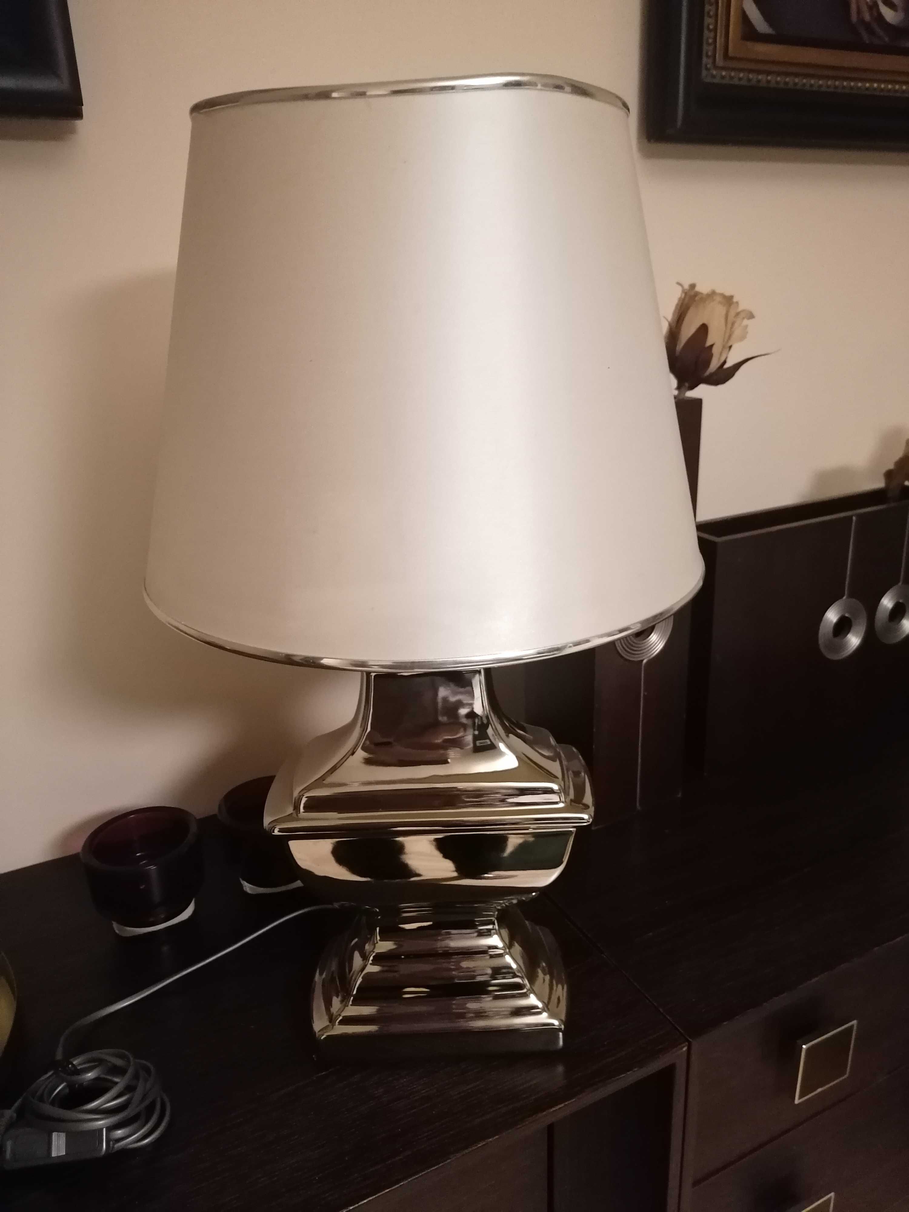 Lampa stołowa w stylu glamour