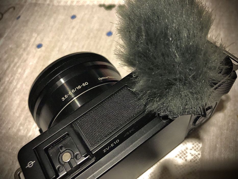Sony ZV E-10 + Lente E PZ 16-50mm f3.5 OSS + Lente Neewer 30 mm f 1.7