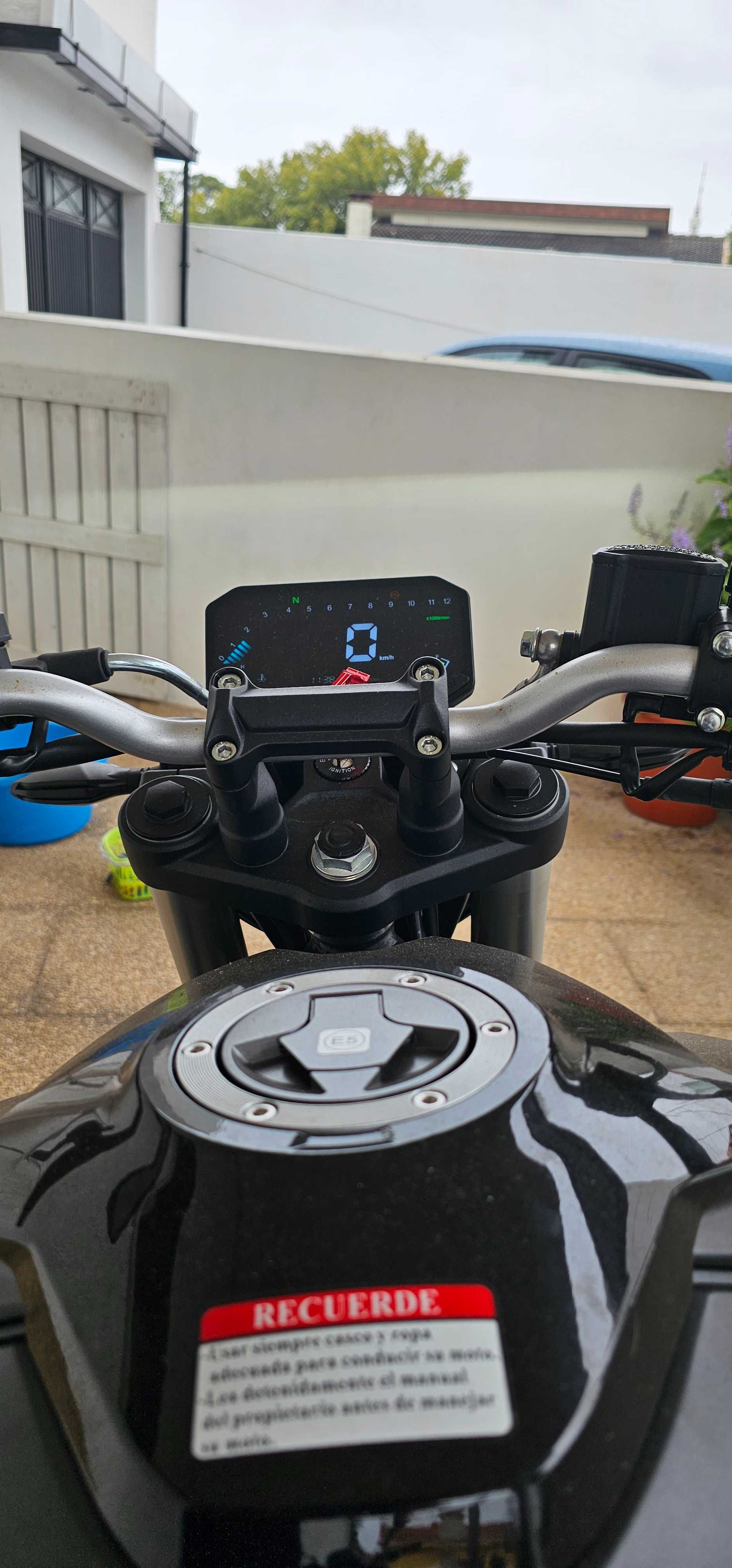 Moto Voge 125 R como nova