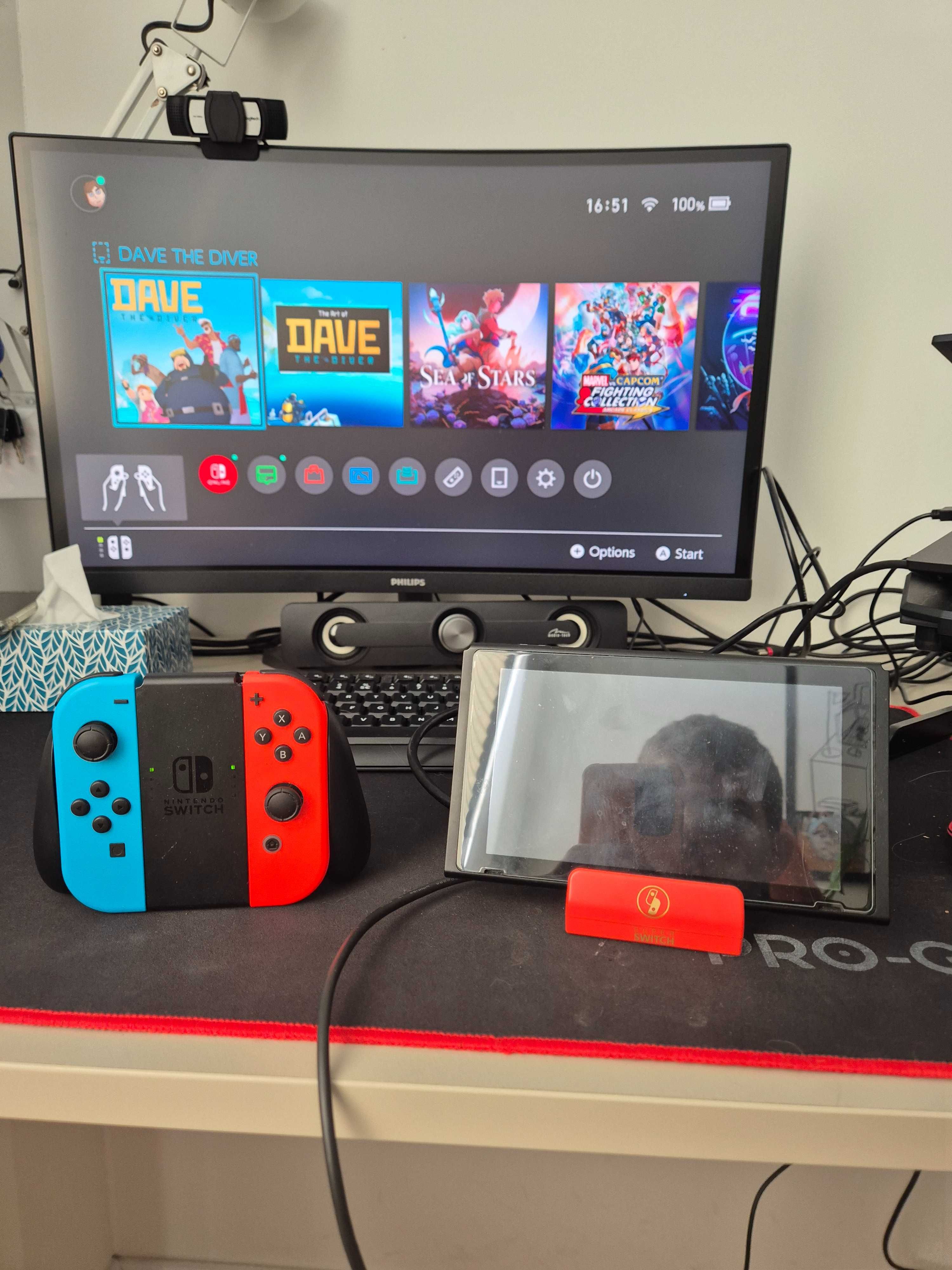 Nintendo Switch V2 [alternatywny dock] + Pokemon Let's Go Pikachu!