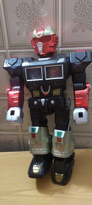 Робот огромного размера