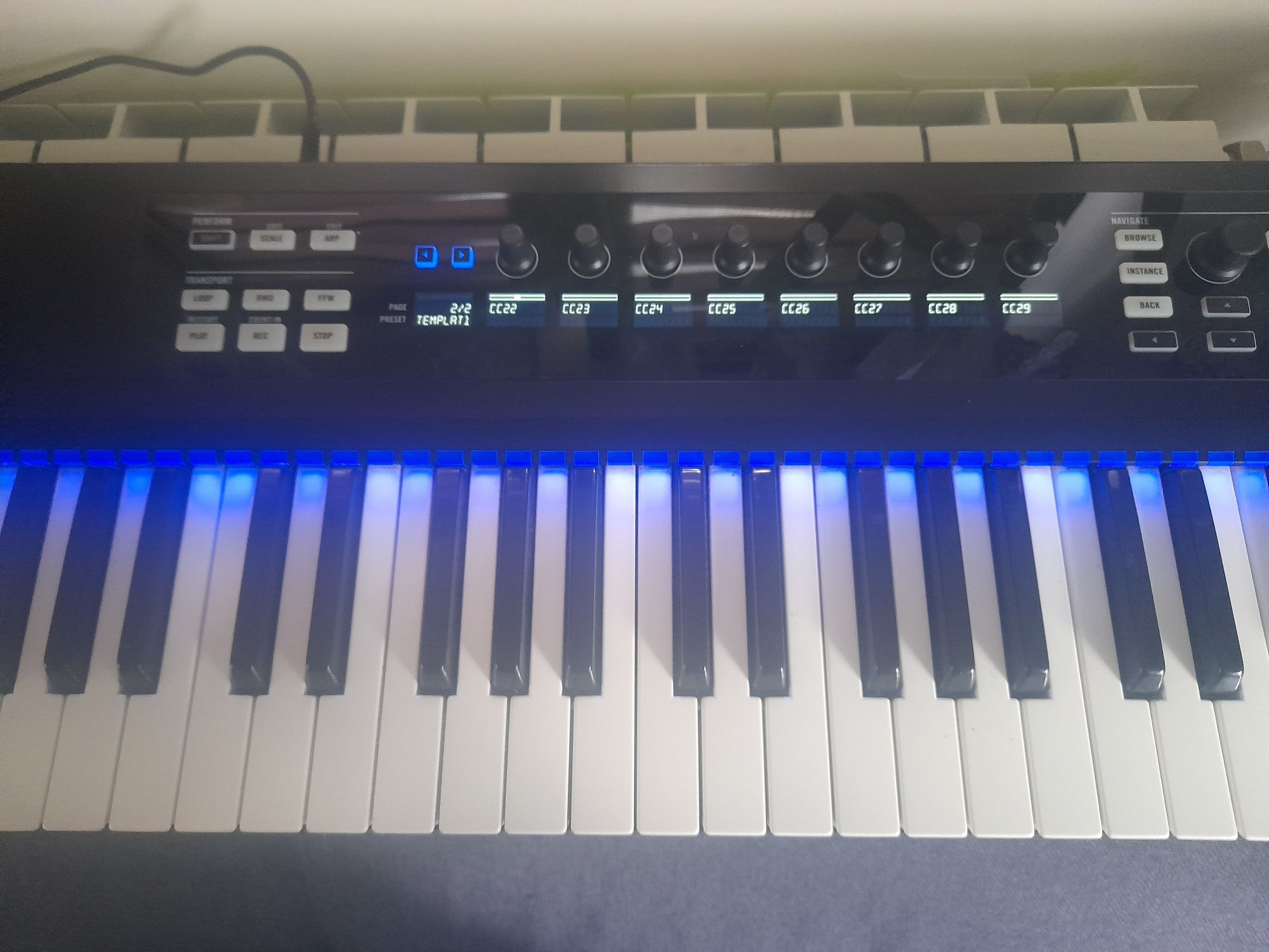 Kontroler midi komplete kontrol s61