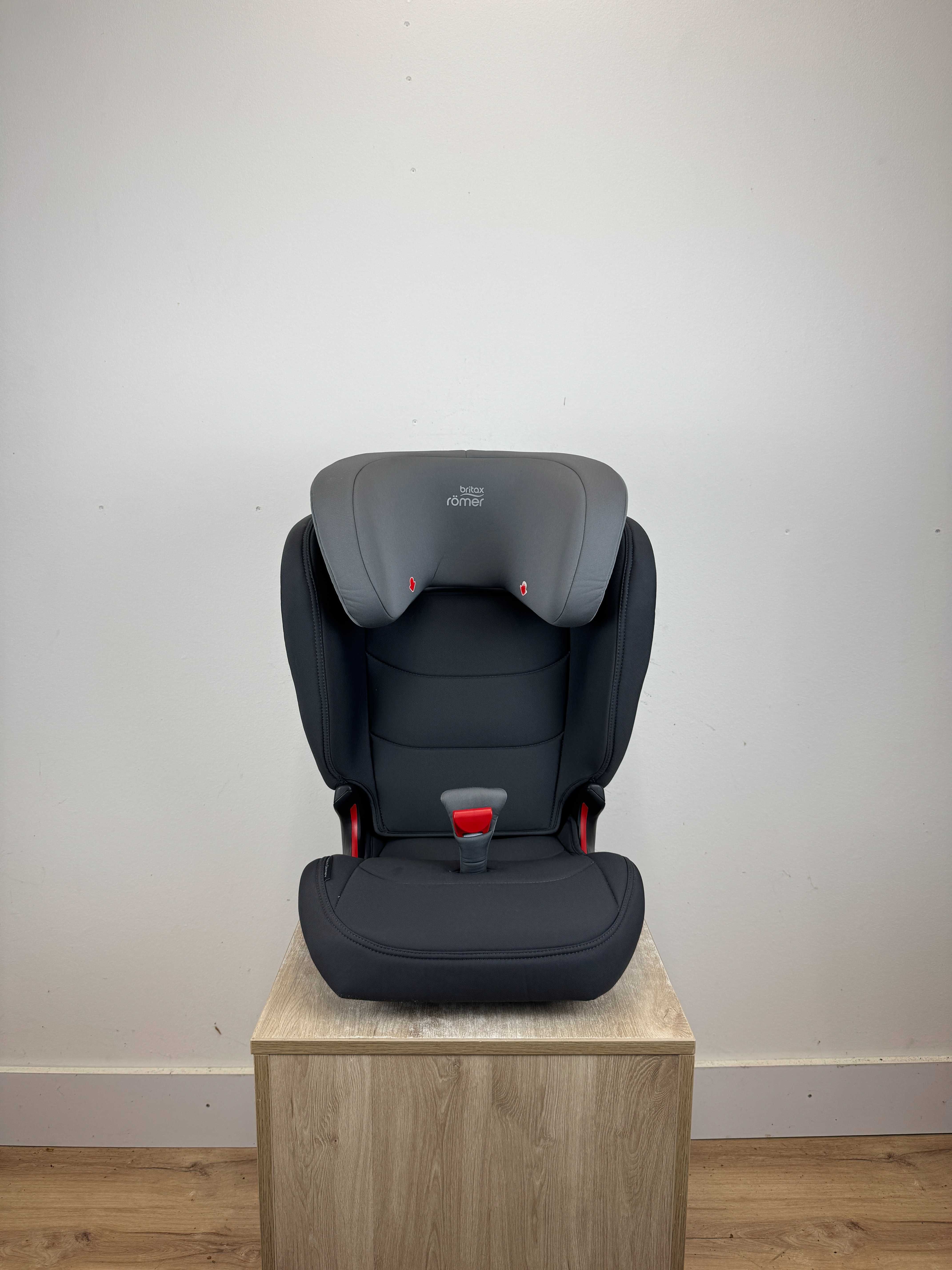 Fotelik samochodowy Britax & Romer Kidfix Z-line BR Cosmos Black 15-36