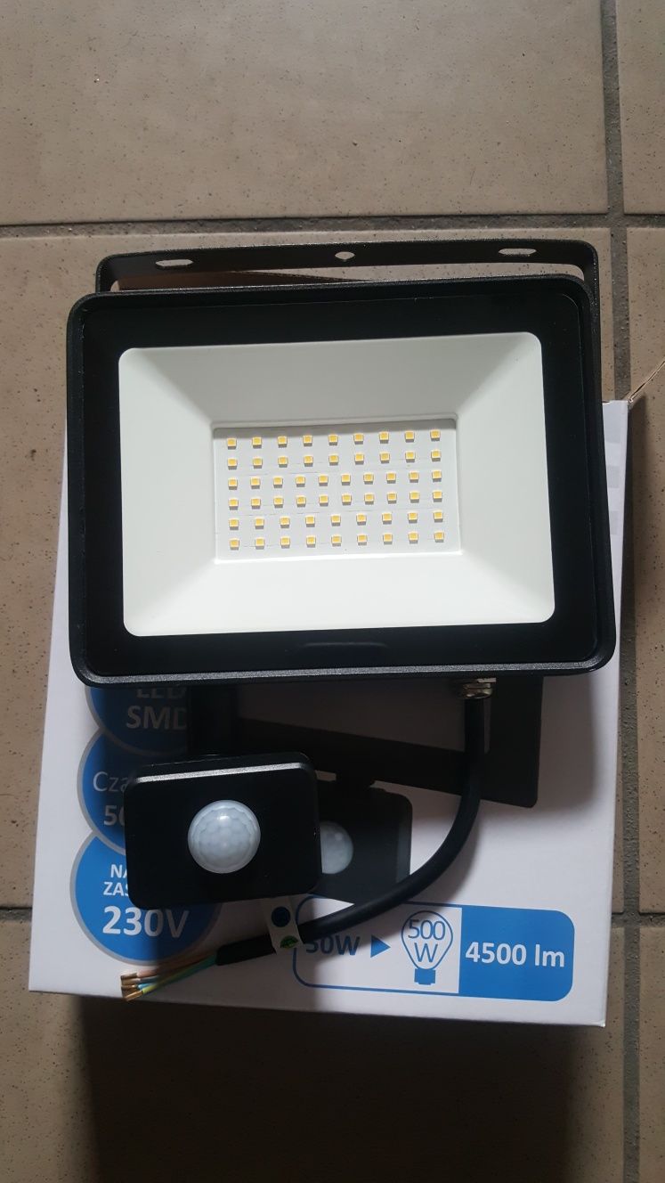 Halogen Led 50wat z czujnikiem ruchu