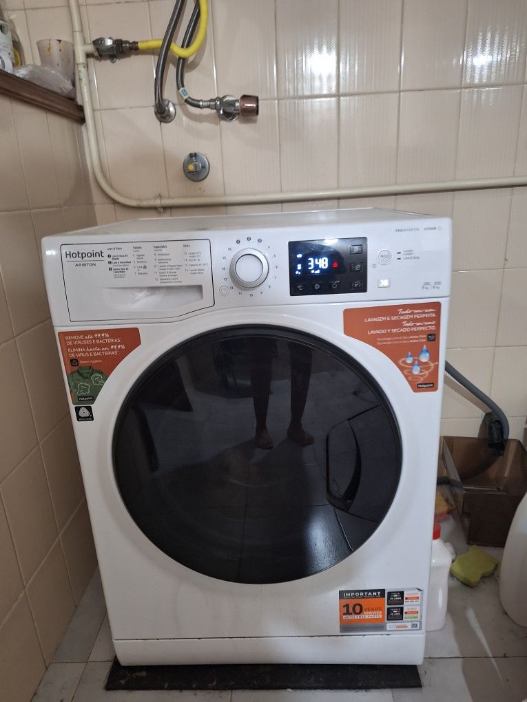 Máquina de lavar e secar roupa

Vende-se por motivos de mudança
Ainda