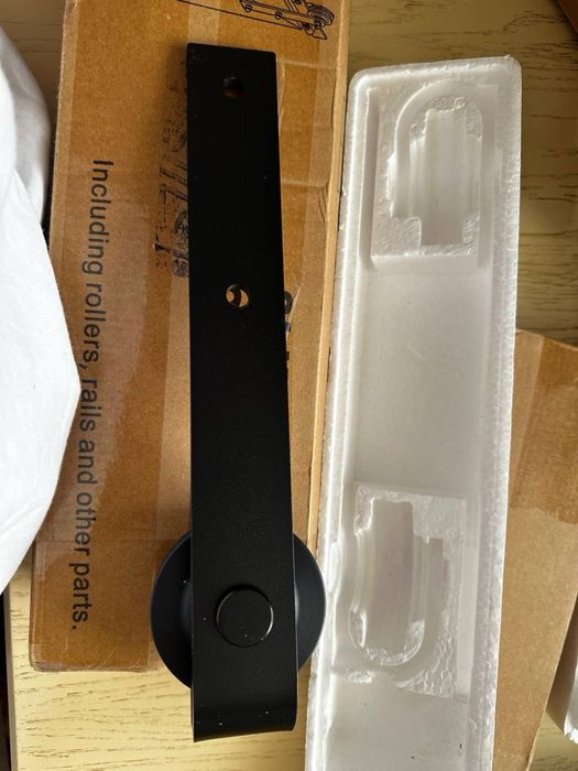 Фурнітура для підвісних дверей