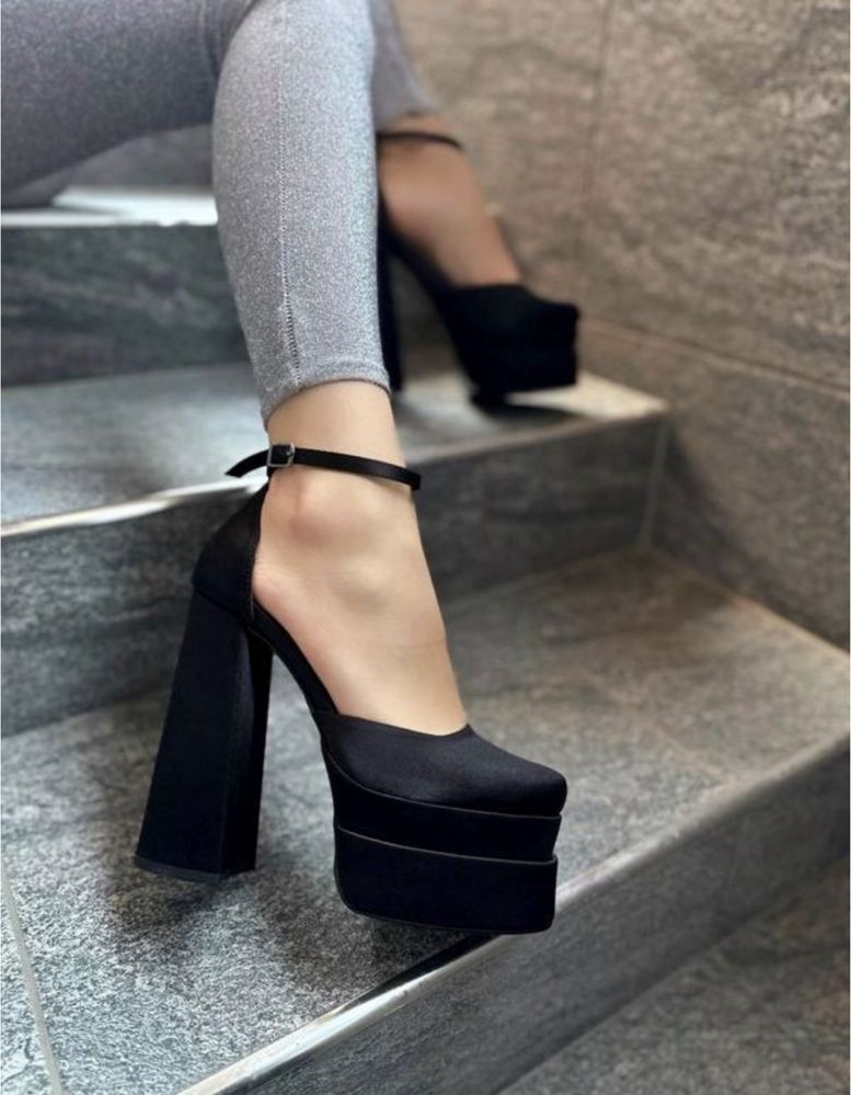 Туфлі в стилі Versace
