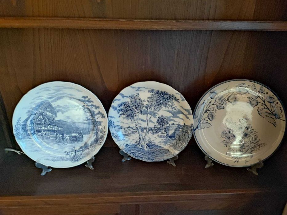 Pratos decorativos de porcelana