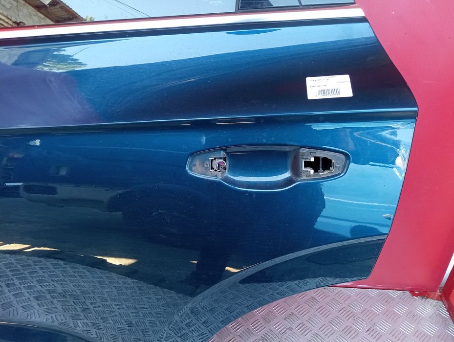 Двері ліві задні Toureg CR 8H P5M двери левая Таурег ЦР Туарег СР