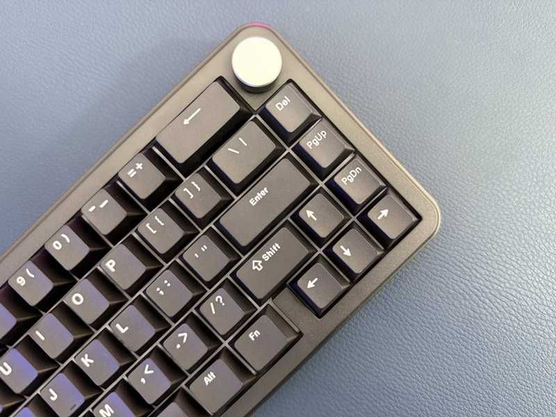 Механічна бездротова клавіатура YUNZII - B68 Milk V2 Switch Linear rgb