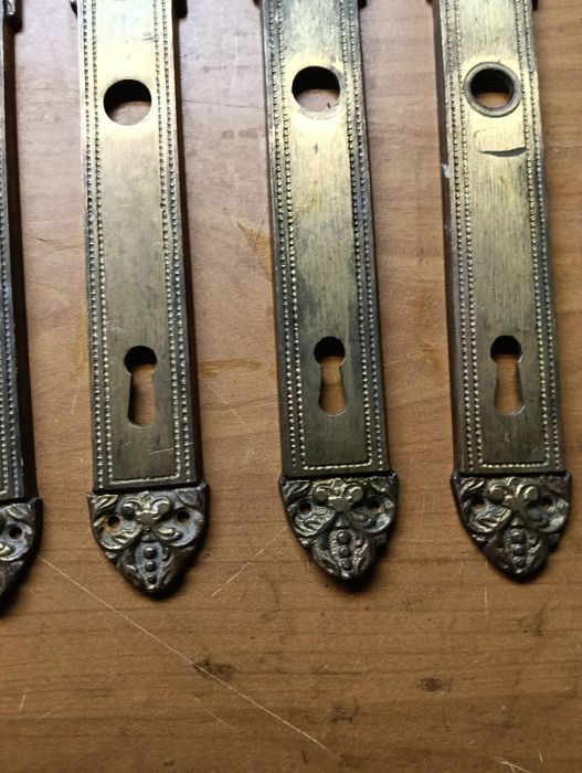 Szyldy do klamek z mosiądzu,