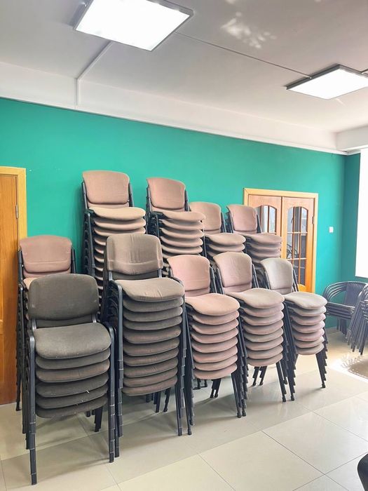 РОЗПРОДАЖ офісної меблі стільці крісла на колесах компʼютерні стулья