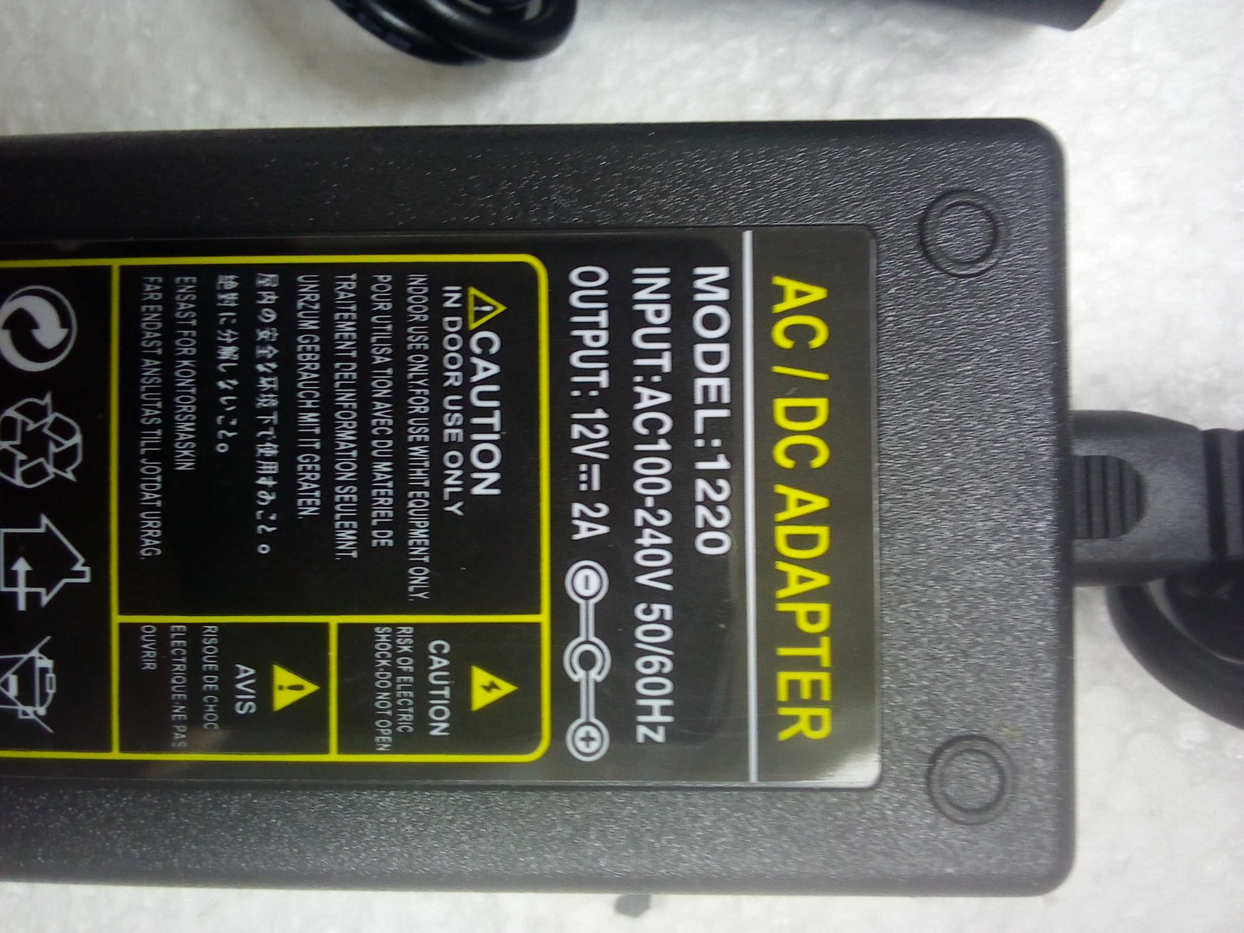 Zasilacz230V / 12 V  stały prąd 2 A